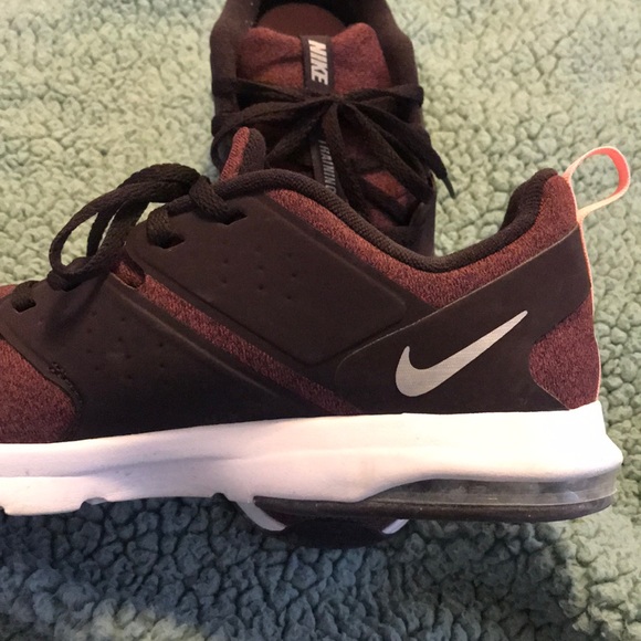 Nike shoes - Picture 2 of 3